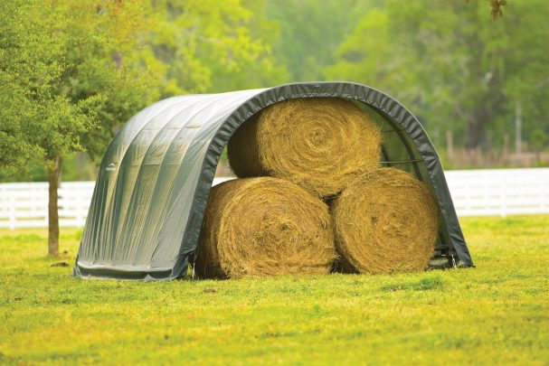 Installez un abri fourrage pour les chevaux avec toile souple !