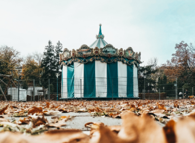 Abri pour le cirque en métal et toile