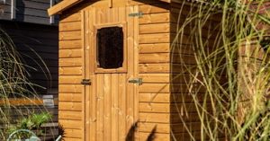 Un abri de jardin en bois thermotraité à prix réduit