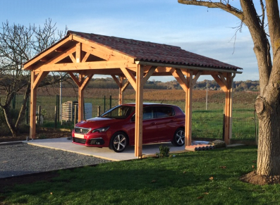 Un carport crée à partir d'une ossature bois Douglas