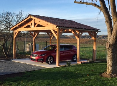 Que faut-il faire : laisser sa voiture en stationnement dans un garage  fermé ou sous un carport ?