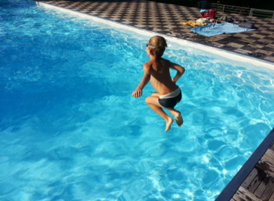 l'abri piscine est aussi soumis à la taxe abri de jardin