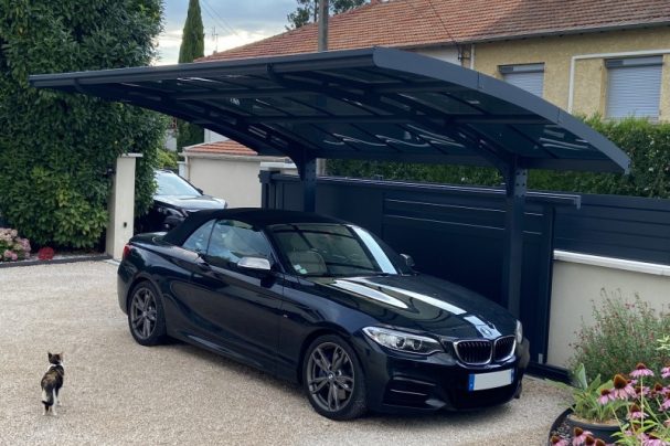 carport cintré en aluminium et polycarbonate