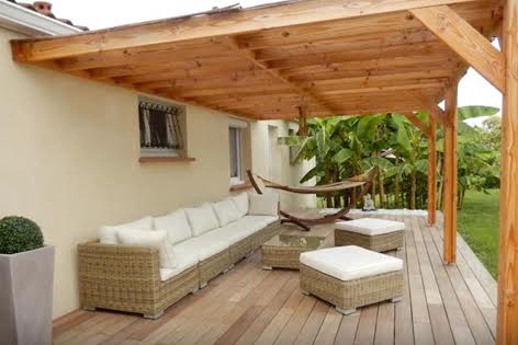 abri terrasse sur la base d'une charpente bois