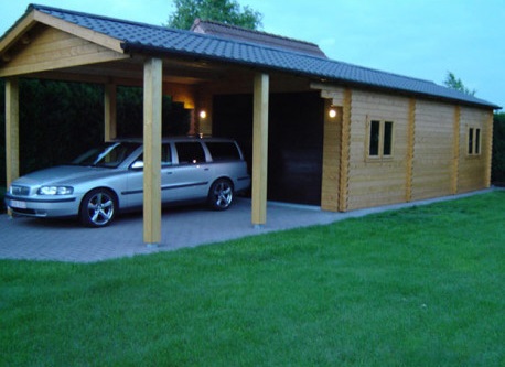 garage avec carport en bois pour les véhicules d'époque