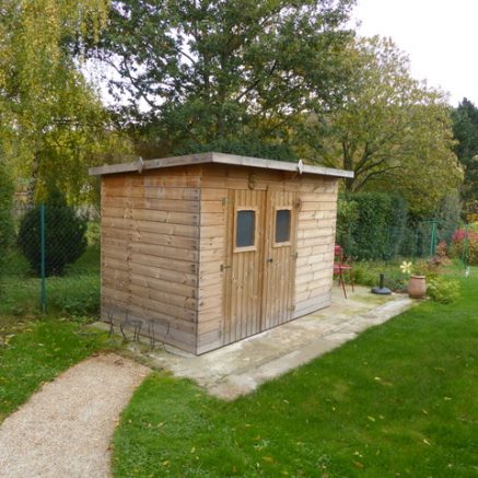 cabane de rangement en bois thermotraité