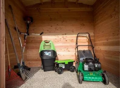 cabane de rangement en bois