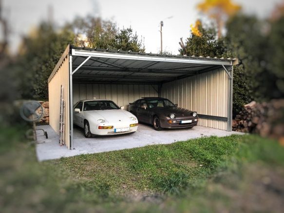 charpente métallique pour créer un carport voitures de colection