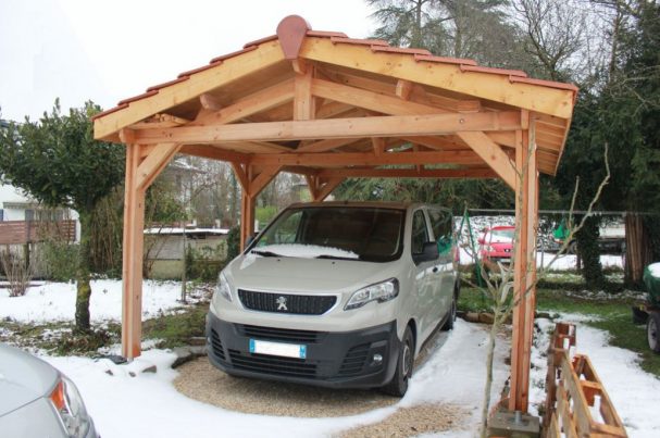 un abri sur mesure donnant un carport ossature bois