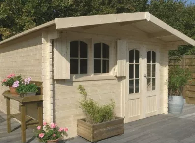 chalet de jardin en madriers pour créer une chambre d'appoint