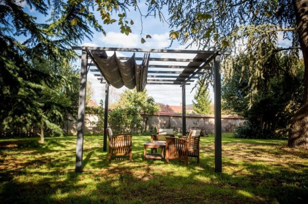 pergola toile pour un aménagement terrasse