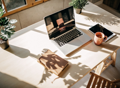 un bureau de jardin design pour le télétravail