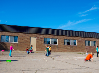 Rangements, préau et abri trottinette : comment répondre aux besoins des collectivités pour les écoles ?