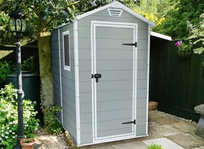 Une semaine, un abri en promo : un petit cabanon résine qui, au jardin, réside !