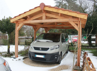 Le carport avec toit 2 pans de tuiles, une aubaine en montagne !