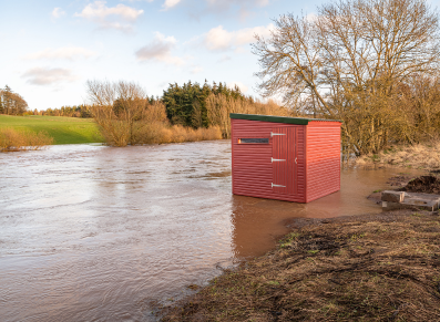 Une inondation dans un abri de jardin