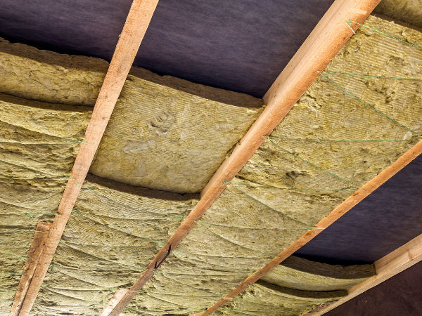 isoler le toit d'un chalet de jardin bois