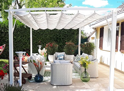 Tonnelle alu toile : l’autre option au jardin !