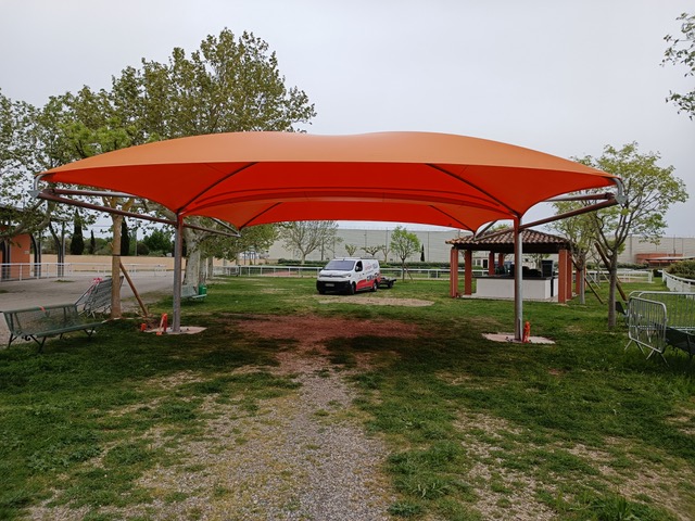 abri voiture métal et toile doublé pour un hippodrome