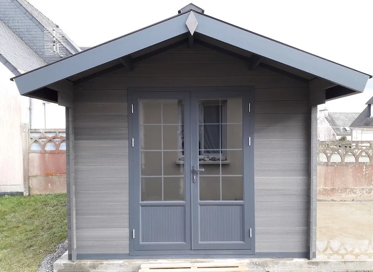 cabanon et abri de jardin en bois composite face aux intempéries