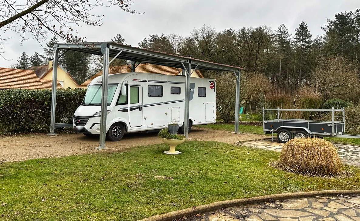 abri camping car qui se transforme en garage
