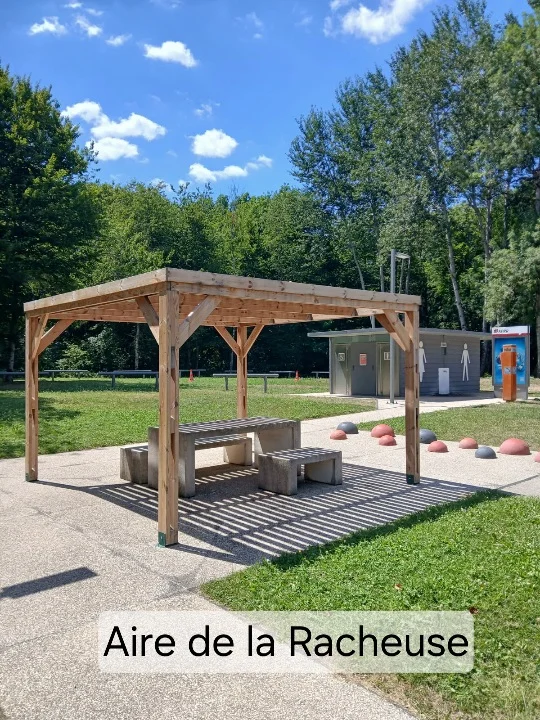 pergola bioclimatique professionnelle pour APRR et AREA sur une aire d'autoroute