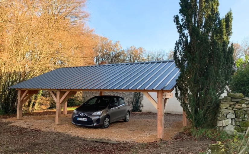 Il a transformé une charpente bois en carport triple