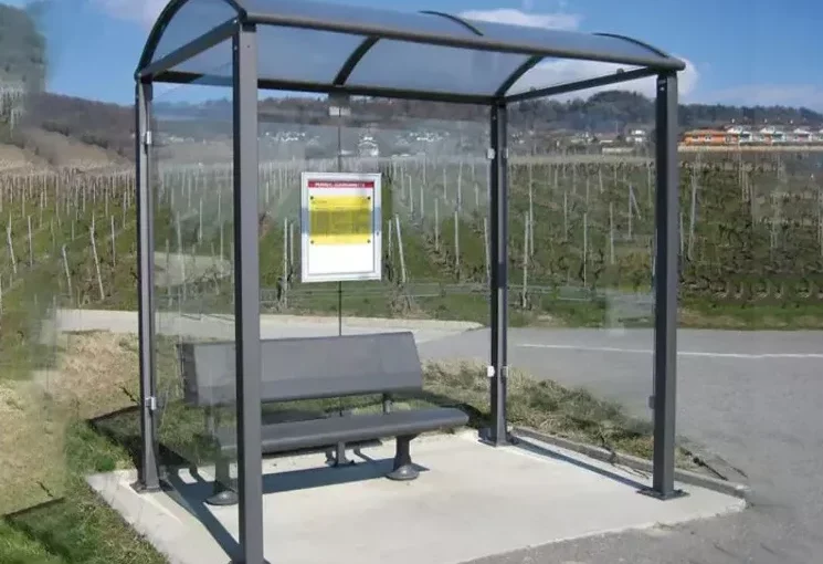 abri bus et voyageurs