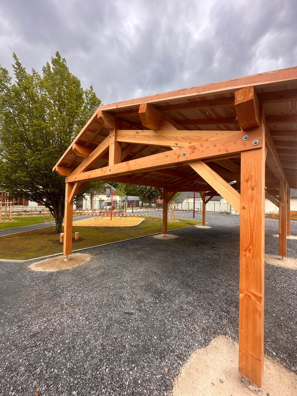 charpente bois préau d'école