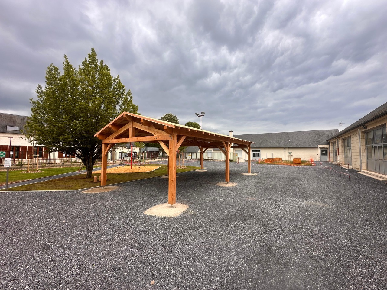 charpente bois préau d'école