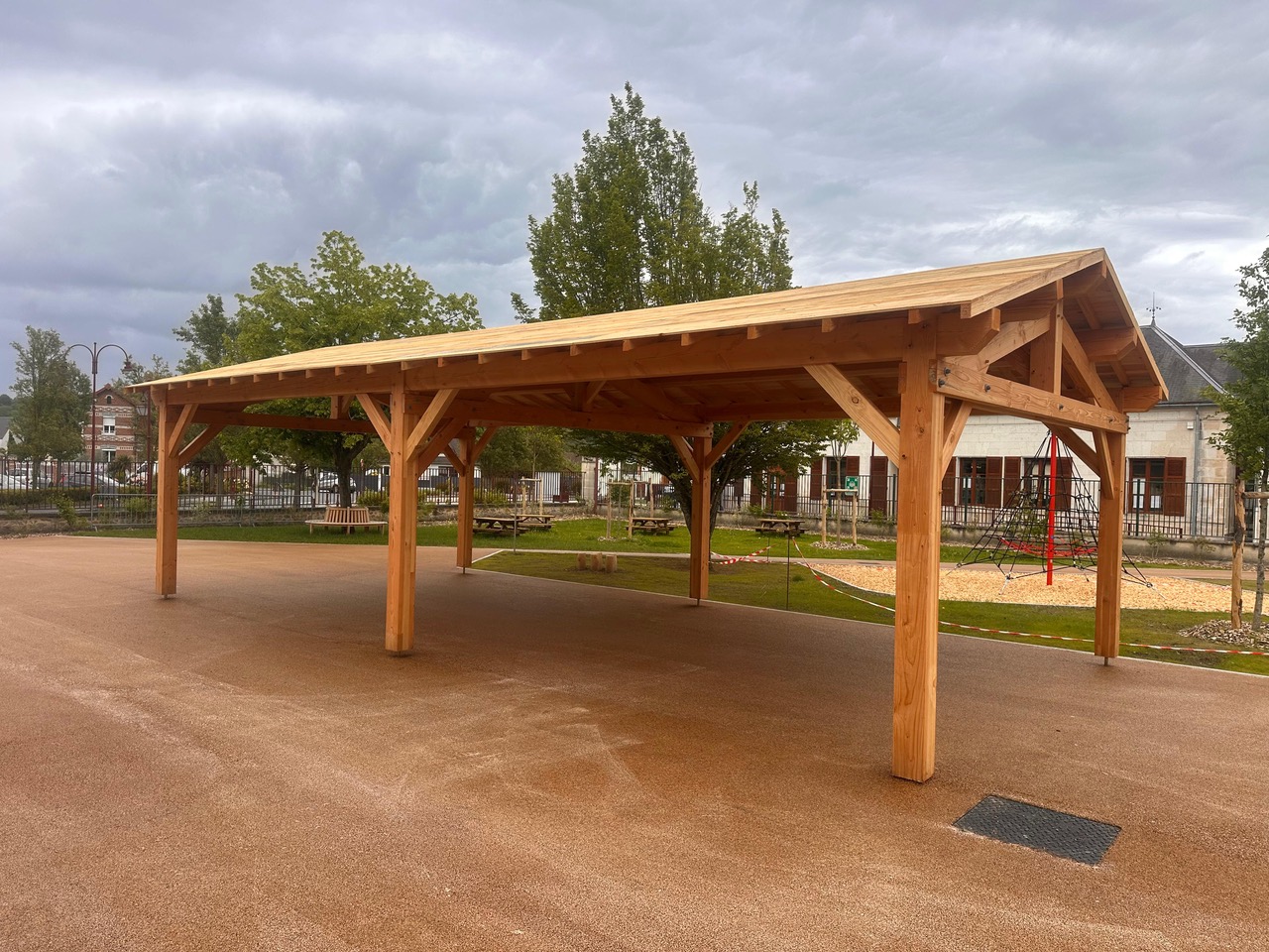 charpente bois préau d'école