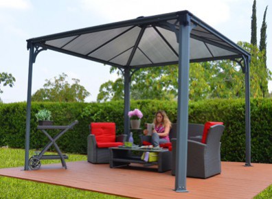 Pergola alu équipée d'un toit polycarbonate