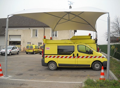 Des carports toile pour votre flotte de véhicules pros